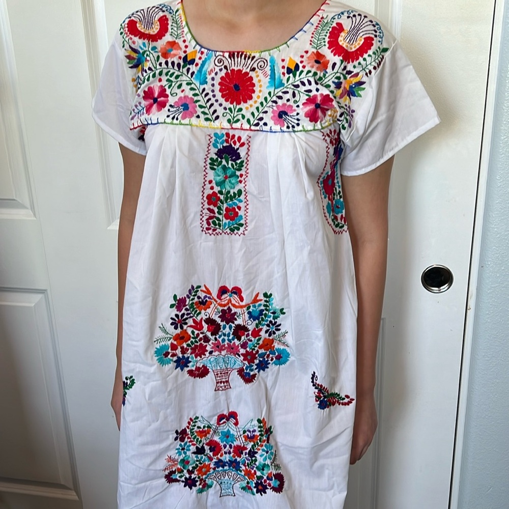 Vintage Mexican traditional white embroidered ethnic dress M L